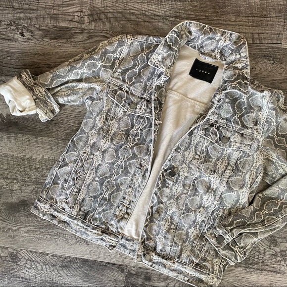 BLANKNYC | Snake print denim jacket - Picture 3 of 7